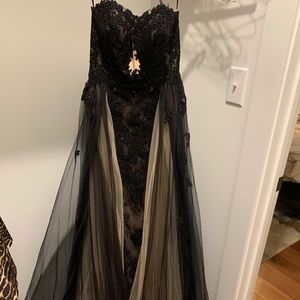 Colors Evening Gown, Cream/Black Lace